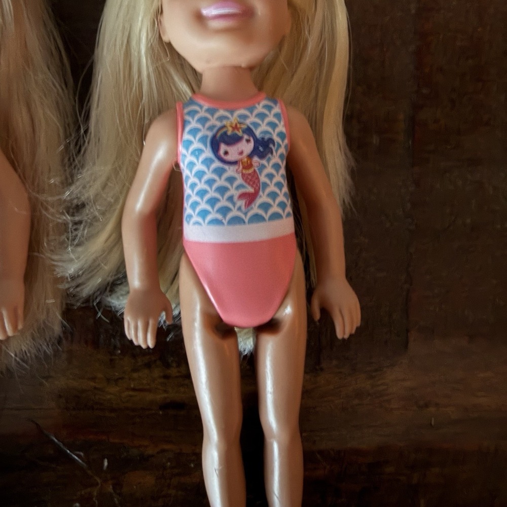 Mattel Barbie Club Chelsea Beach Dolls Lot Of 2 Mermaid Ice Cream Cone Suit 5.5" - Picture 3 of 5